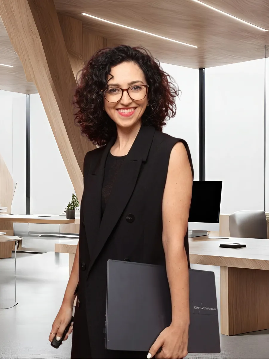 Elena Charameli, especialista SEM y Meta Ads para negocios de formación